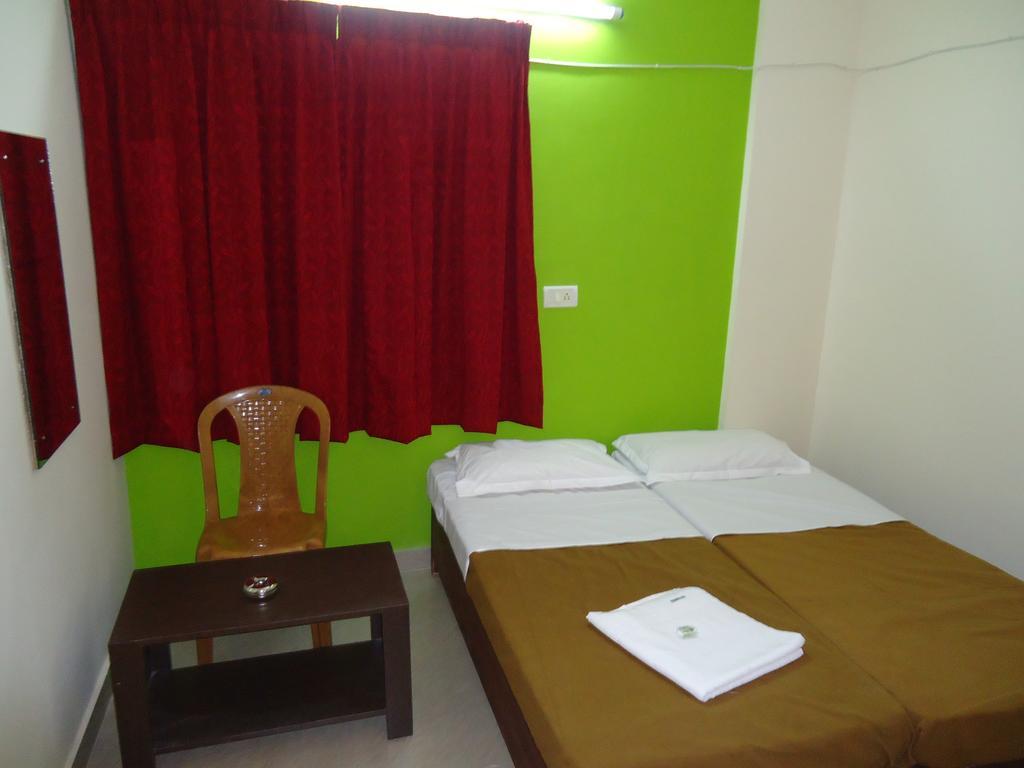 Maple Inn Budget Hotel Бангалор Екстериор снимка