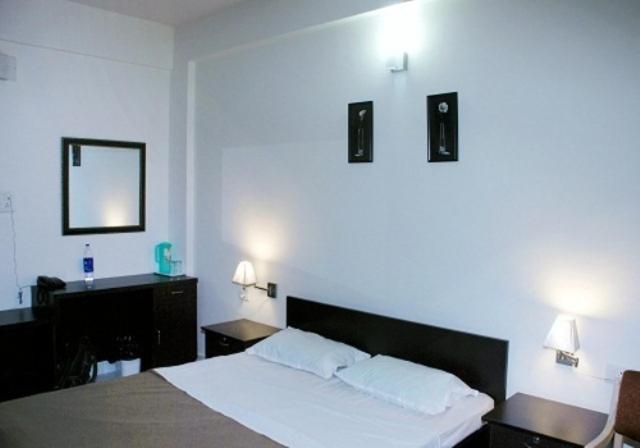 Maple Inn Budget Hotel Бангалор Стая снимка
