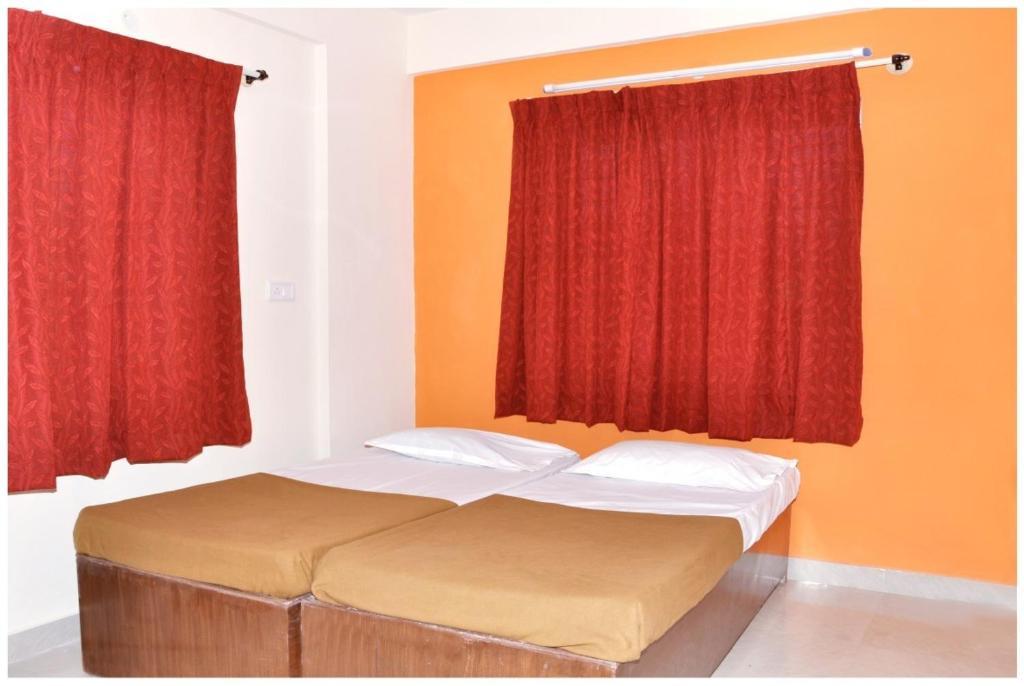 Maple Inn Budget Hotel Бангалор Екстериор снимка